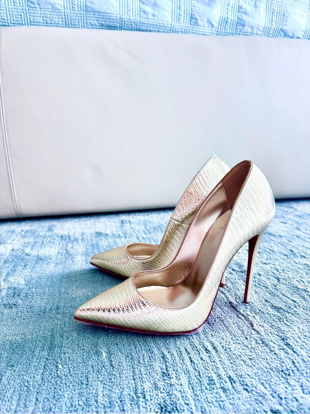 Kate 100 Gold Metallic Pumps Christian Louboutin Metallic Textured Pointed-Toe